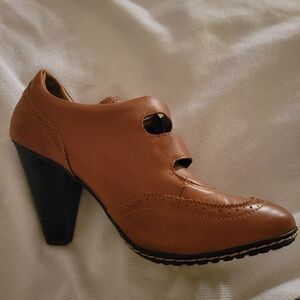 Chic Tan Leather Women's Heels